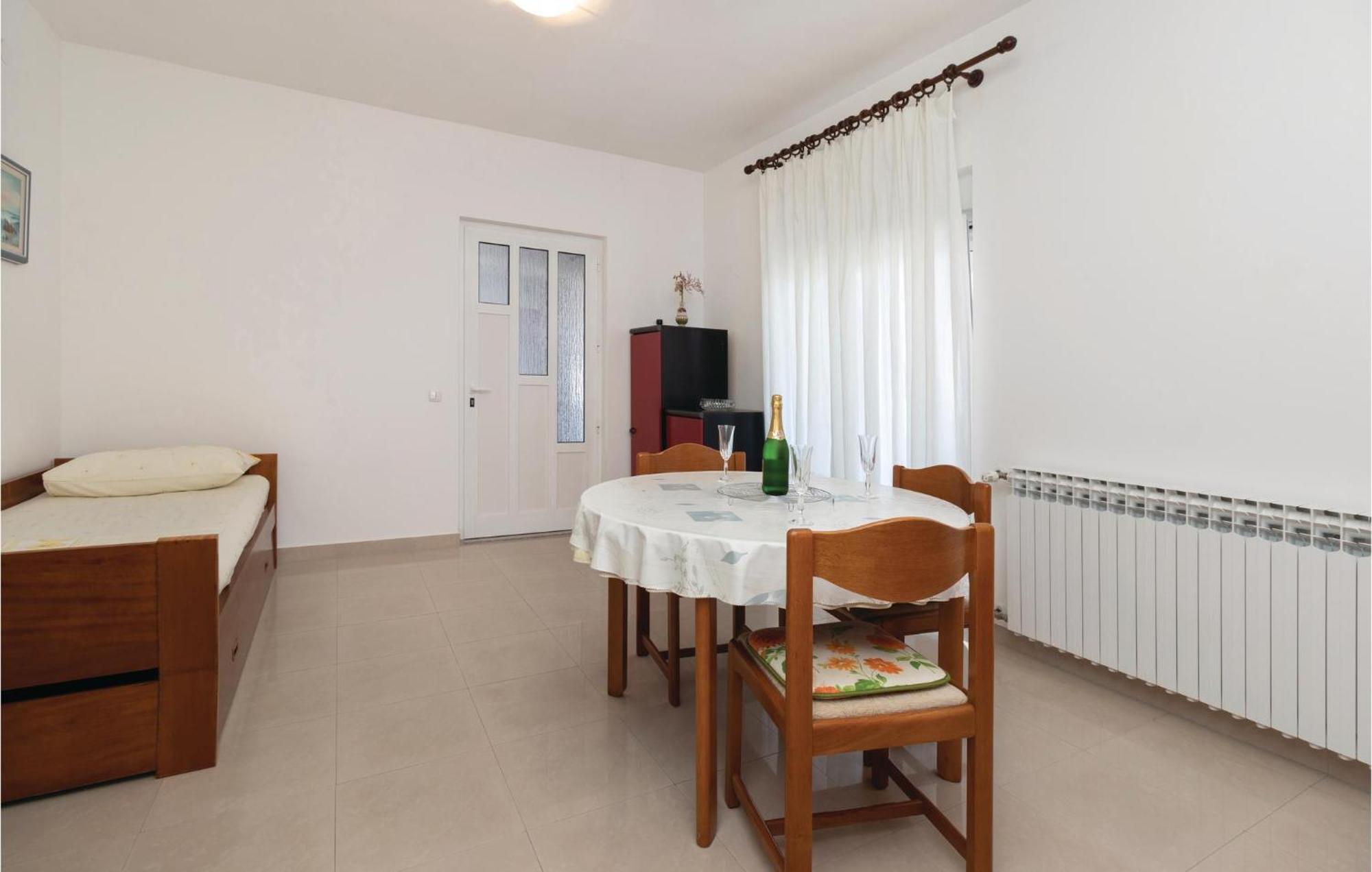1 Bedroom Stunning Apartment In Zadar Ngoại thất bức ảnh