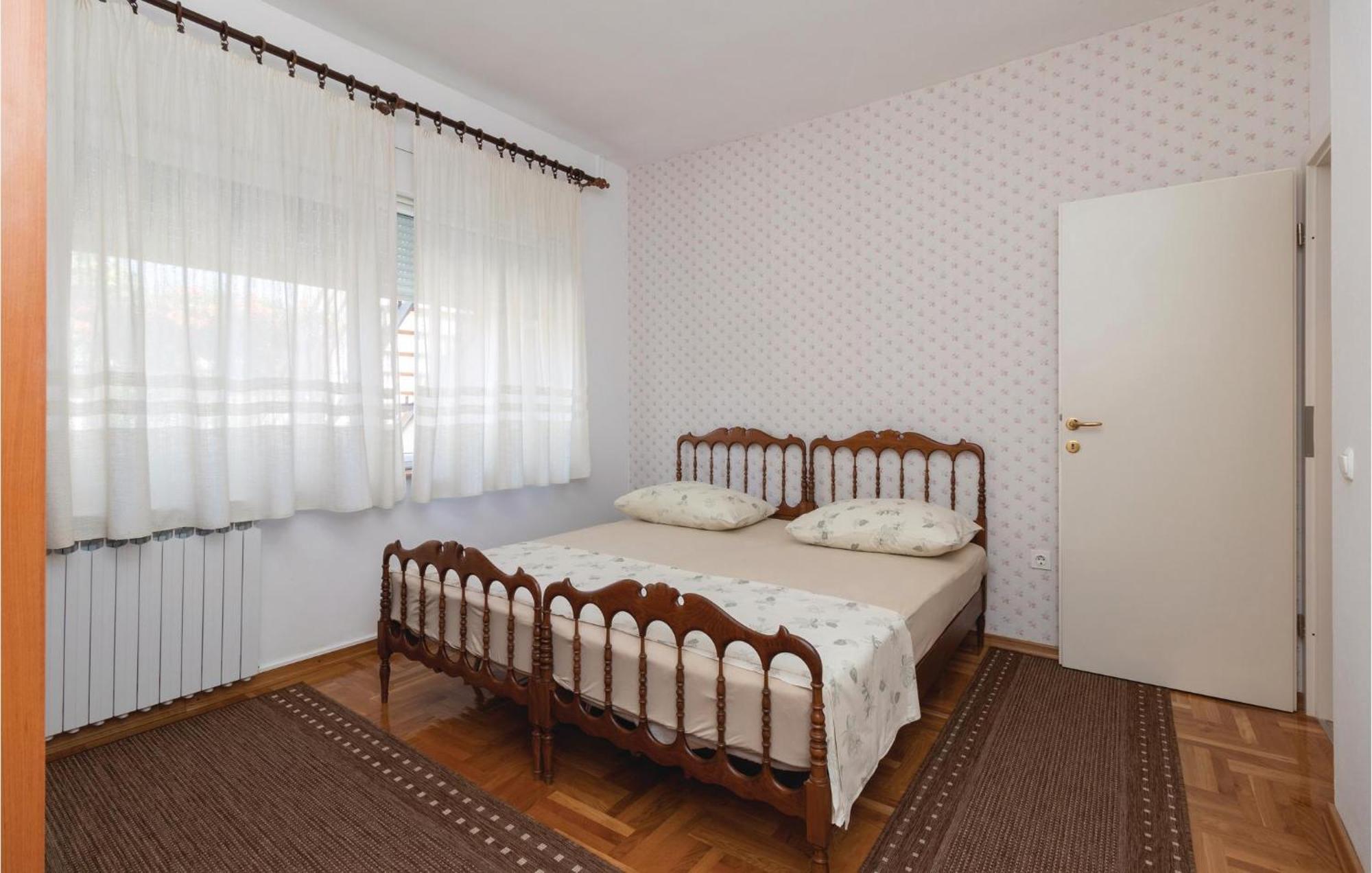 1 Bedroom Stunning Apartment In Zadar Ngoại thất bức ảnh